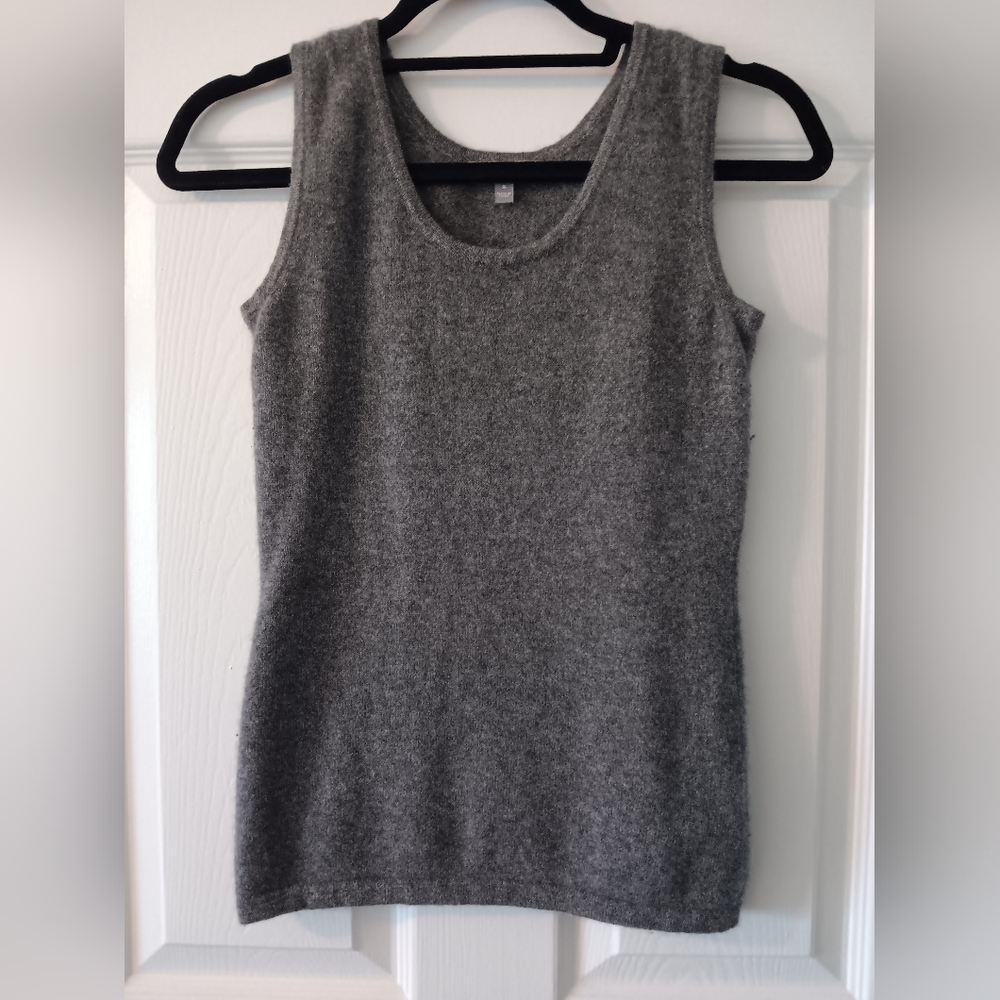 Neiman Marcus, Gray Sleeveless Knit Top